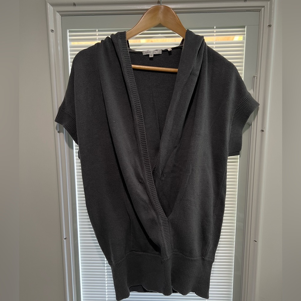 Vince hooded sweater. Size S.